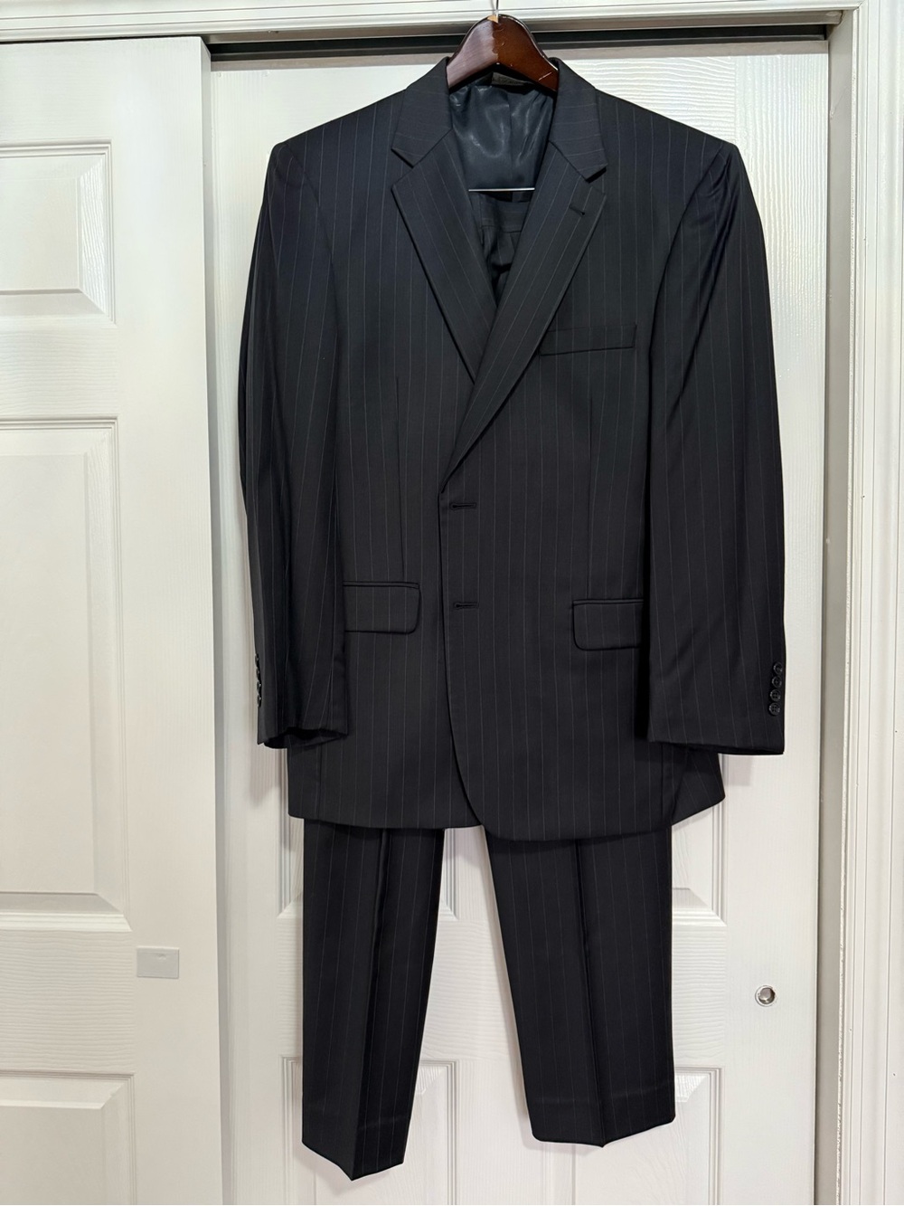 Jos. A. Bank navy Pinstripe Suit se t